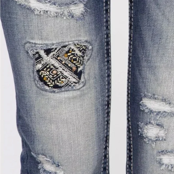 🎉 HP! 2X! 🎉 LIKE NEW! 🦋 Miss Me Distressed Cropped Jeans ✨ - Picture 5 of 6